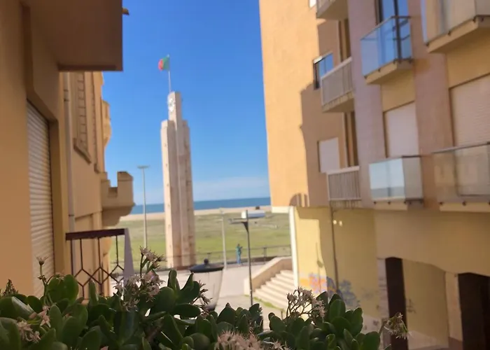 Castelo Do Relogio By Ferias Em Figueira * Figueira da Foz