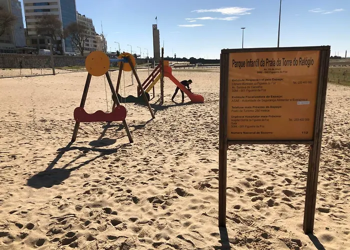 Castelo Do Relogio By Ferias Em Figueira *