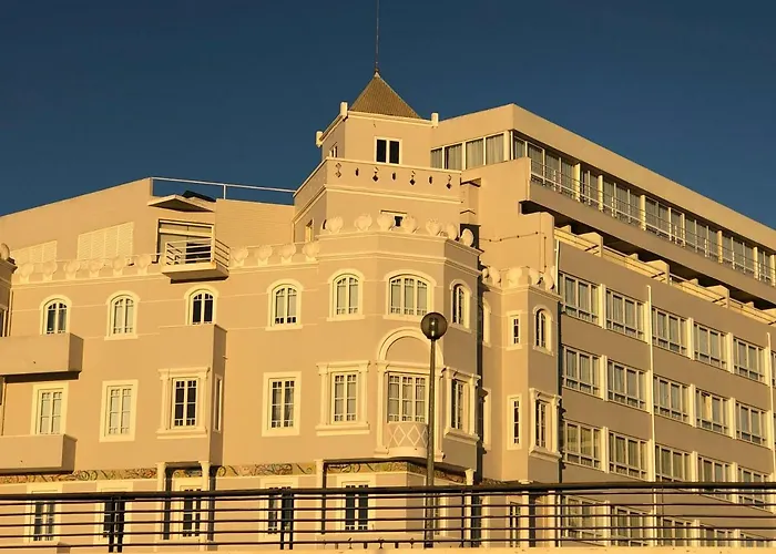 Castelo Do Relogio By Ferias Em Figueira